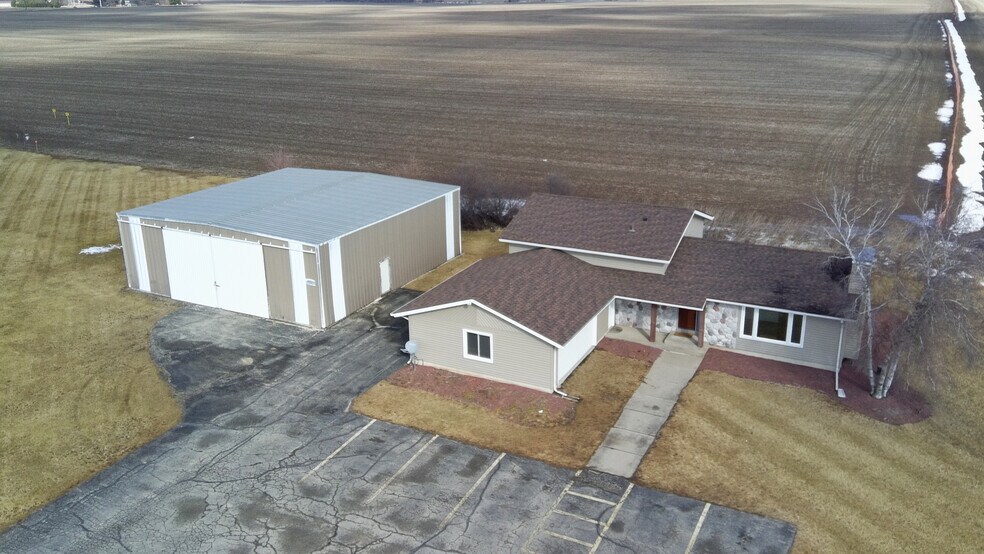 More Photos Of 4115 N US Highway 51, Janesville Showroom For Sale