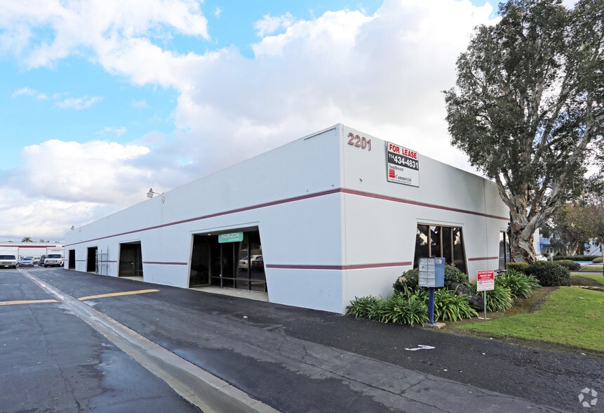 More Photos Of 2201 S Standard Ave, Santa Ana Warehouse For Lease