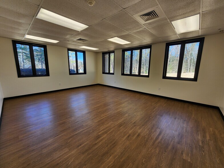 More Photos Of 2 Fisher Rd, Greenville Schools For Lease