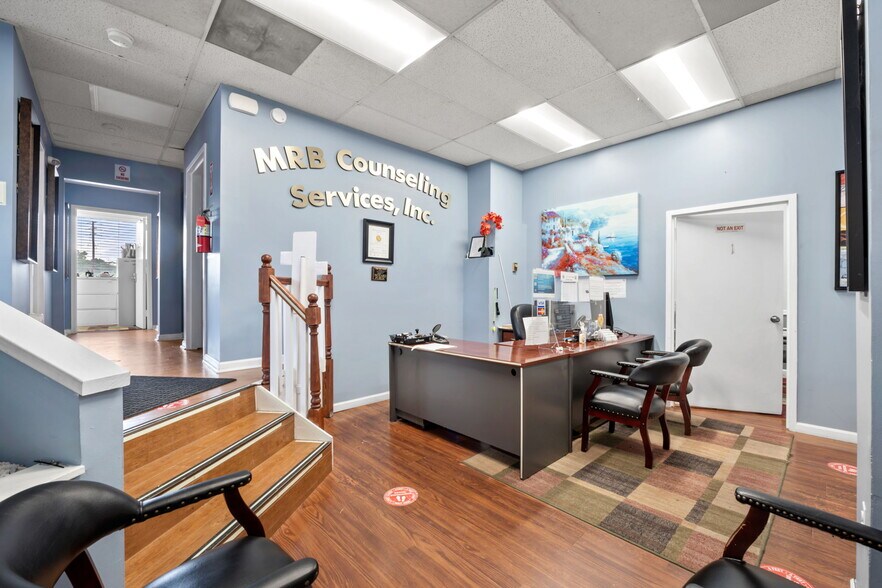 More Photos Of 101 Chestnut St, Gaithersburg Office For Sale