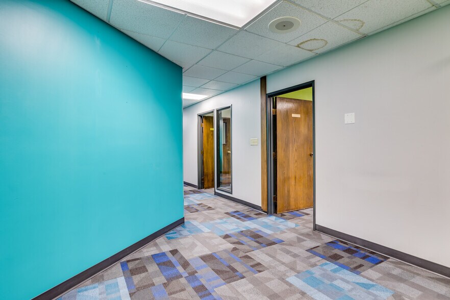 More Photos Of 500 W 1 St Ave, Hutchinson Office For Sale