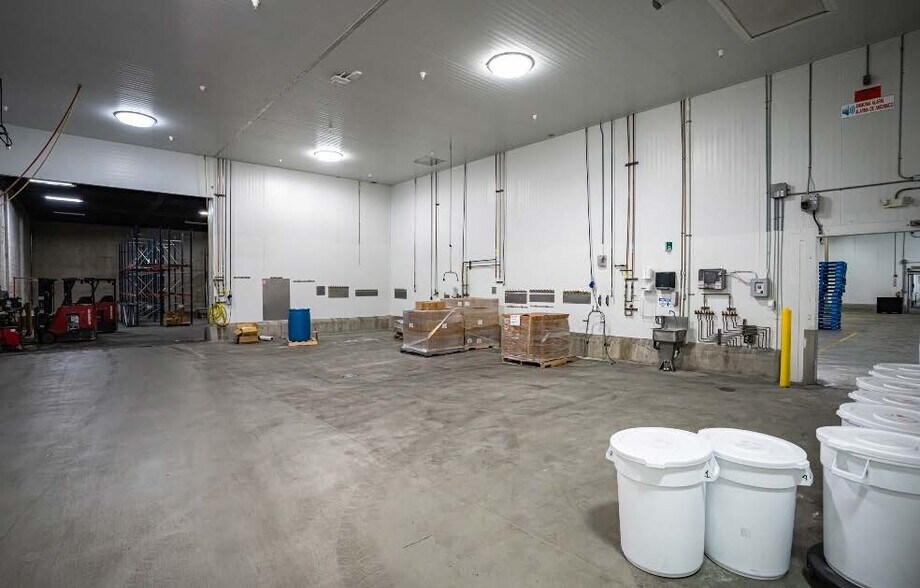 More Photos Of 811 N 1st St, Silverton Food Processing For Lease