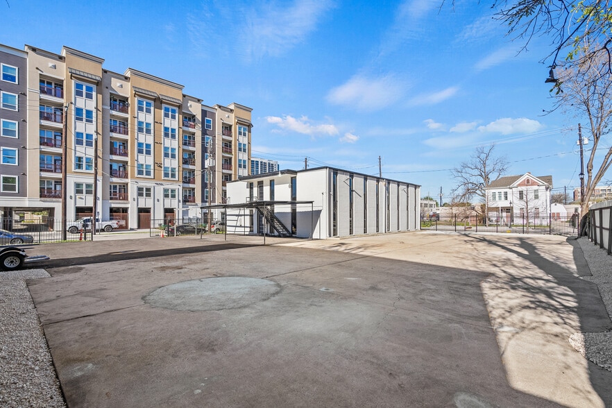 More Photos Of 2323 Caroline St, Houston Medical For Lease