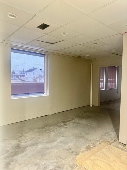 More Photos Of 400-422 N Kennedy Dr, Bradley Medical For Lease