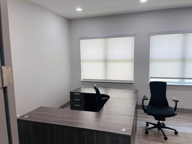 More Photos Of 18711 Dale Mabry, Lutz Office For Sale