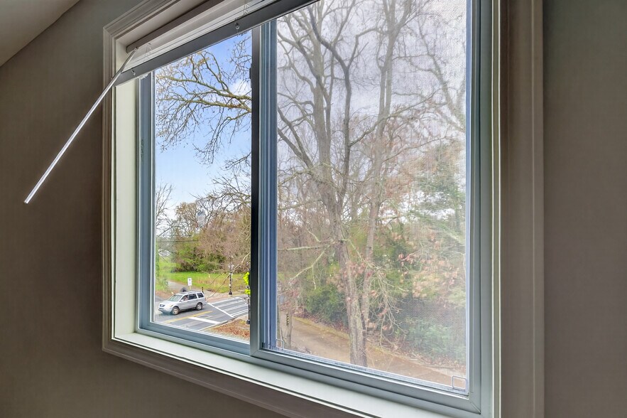 More Photos Of 4109 Robinson St, Covington Freestanding For Sale