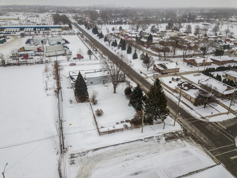 More Photos Of 10118 Eagle St, Dearborn Industrial For Sale