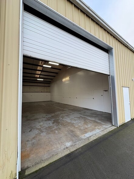 More Photos Of 9260 SE 74th Ave, Portland Industrial For Lease