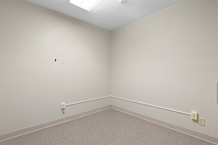 More Photos Of 2640 Ridgeway Ave, Rochester Medical For Lease