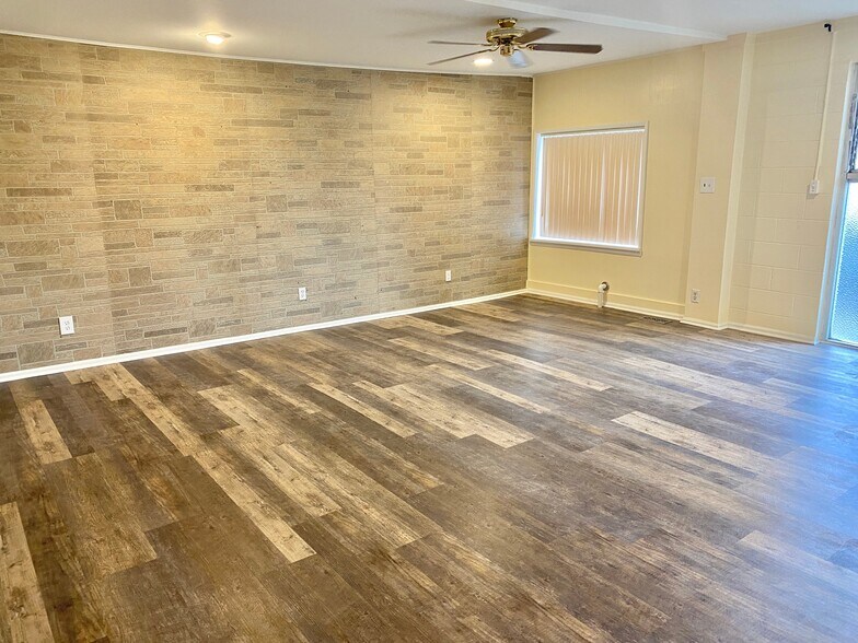 More Photos Of 1340-1342 Washington Ave, Loveland Storefront Retail Office For Lease