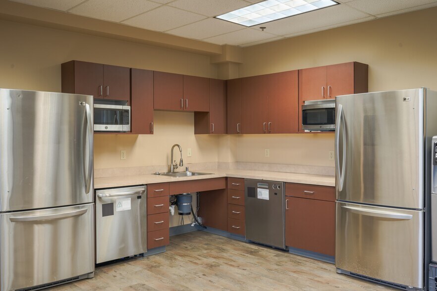 More Photos Of 4212 W Sunset Blvd, Spokane Flex For Sale