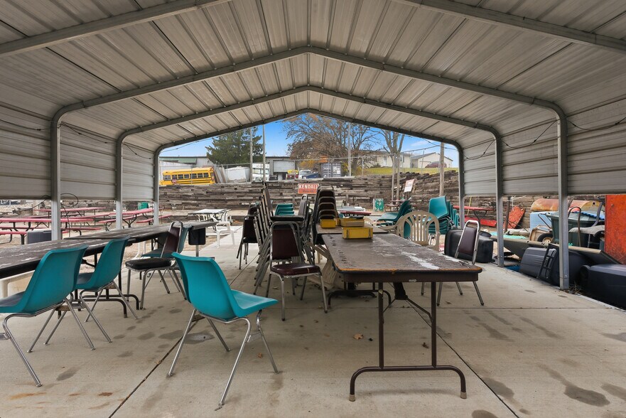 More Photos Of 6310 Gilmore Ave, Omaha Bar For Sale