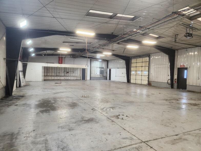 More Photos Of 4231 S State St, Salt Lake City Warehouse For Lease