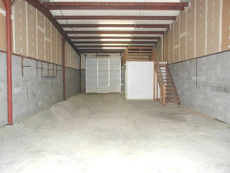 More Photos Of 131 Bethea Rd, Fayetteville Warehouse For Lease