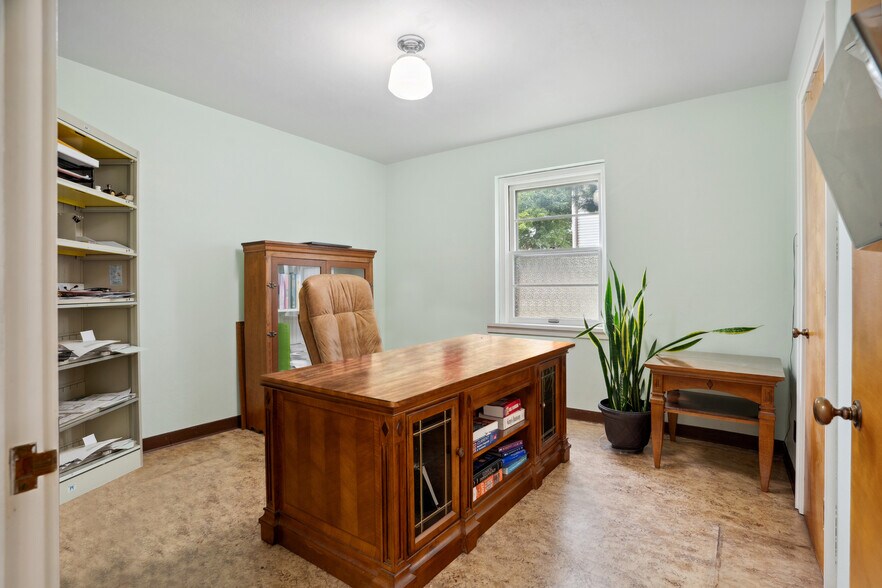 More Photos Of 107 E Madison St, Mount Pleasant Healthcare For Sale