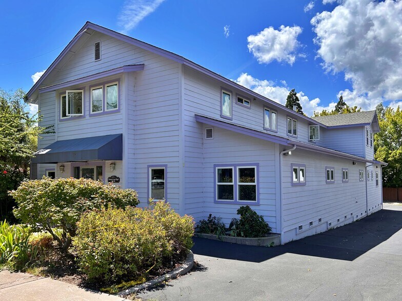 Primary Photo Of 725 Pine St, Mount Shasta Healthcare For Sale