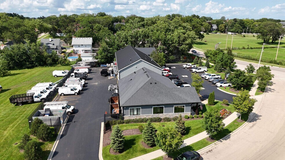 More Photos Of 325 Marshall Ave, Aurora Industrial For Sale