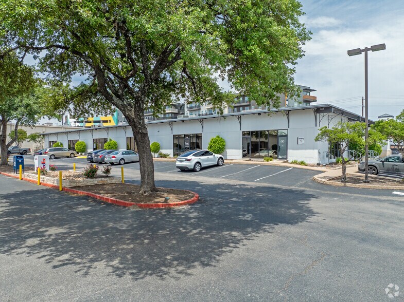 More Photos Of 5555 N Lamar Blvd, Austin Unknown For Lease