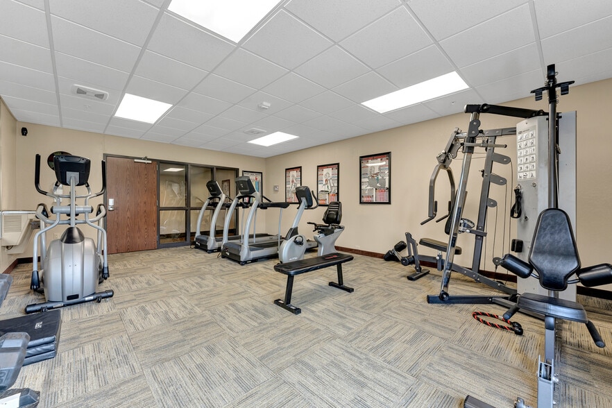 More Photos Of 975 Sheffield St, Washington Hotel For Sale