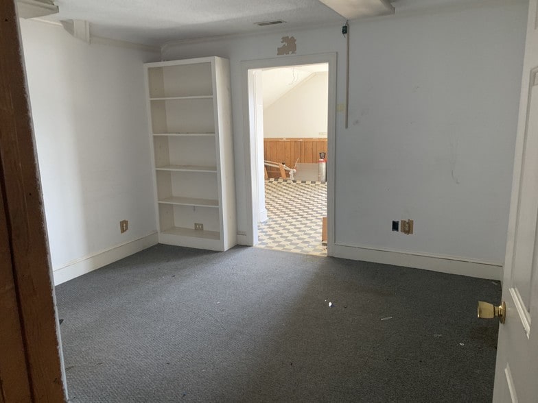 More Photos Of 1020 W New Bern Rd, Kinston Convenience Store For Sale