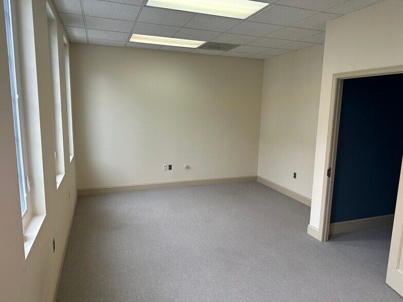 More Photos Of 3923 Blenheim Blvd, Fairfax Medical For Sale