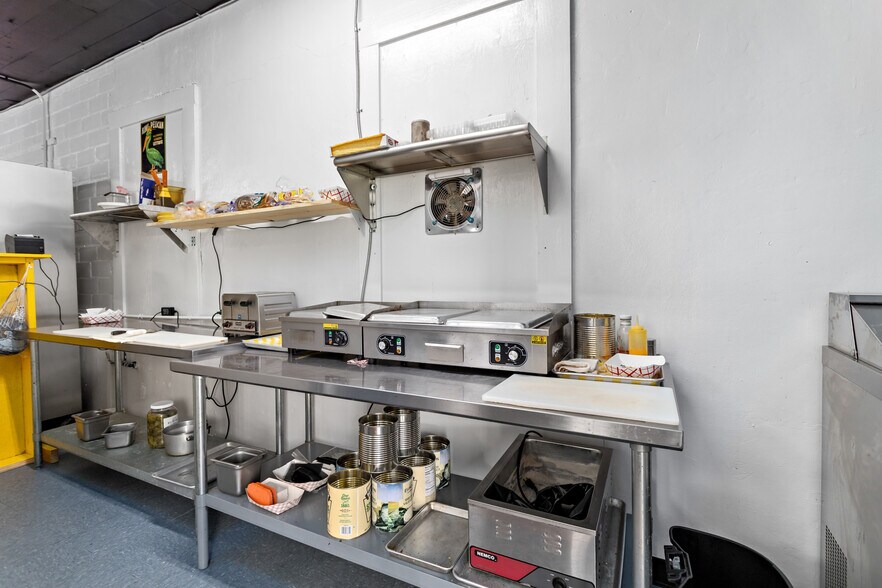 More Photos Of 201 E Bluff St, Woodville Restaurant For Sale