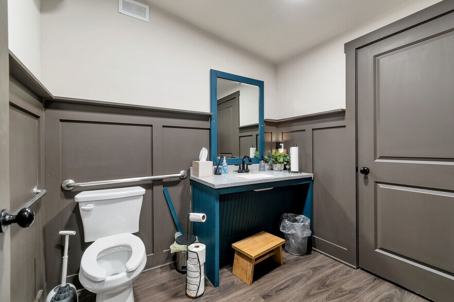 More Photos Of 179 E Moreno St, Buford General Retail For Sale