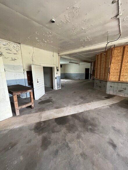 More Photos Of W7802 County Road MM, Hortonville Flex For Lease