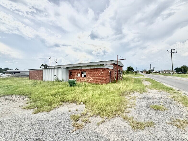 More Photos Of 86 S Williams St, Hazlehurst General Retail For Sale