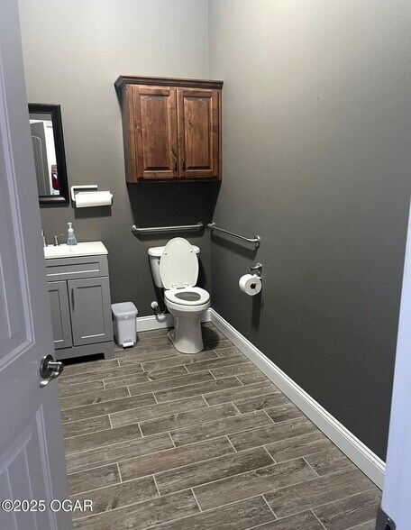 More Photos Of 3820 E 20th St, Joplin Specialty For Sale