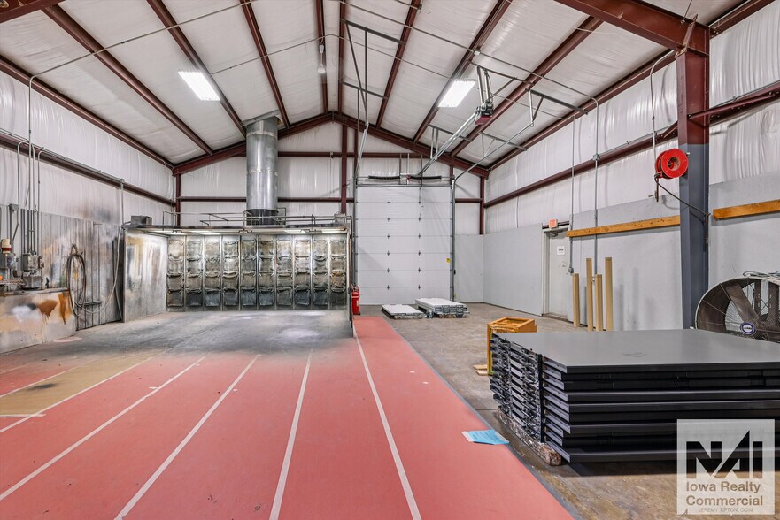More Photos Of 1402 SW 18th St, Cedar Rapids Warehouse For Sale
