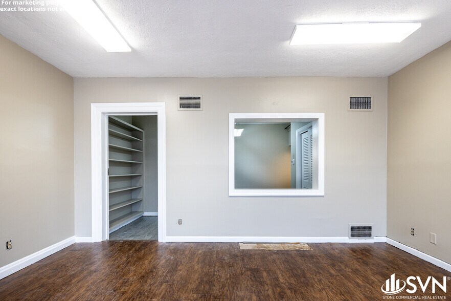 More Photos Of 1039 N Limestone, Lexington General Retail For Lease