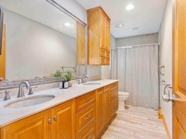 More Photos Of 22660 S Harlem Ave, Frankfort Flex For Sale