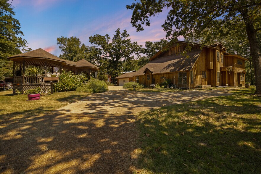 More Photos Of 750 N US Highway 287, Palestine Multifamily For Sale