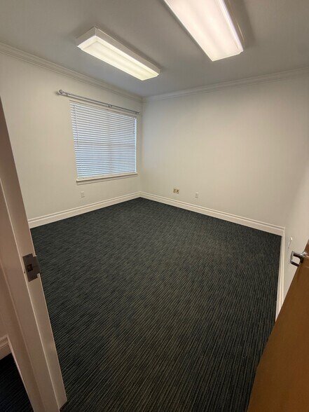 More Photos Of 8825 Perimeter Park Blvd, Jacksonville Medical For Lease