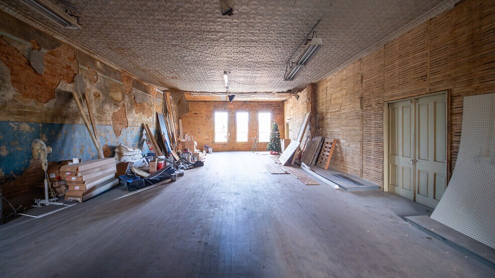 More Photos Of 118 Main St N, Stewartville Freestanding For Lease