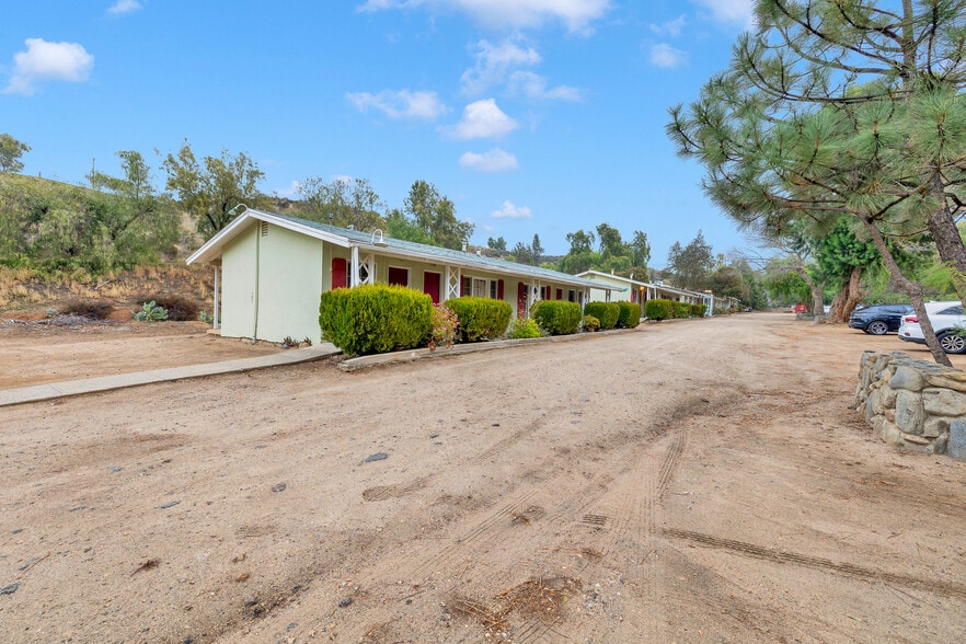 More Photos Of 12117 Sierra Hwy, Santa Clarita Hotel For Sale