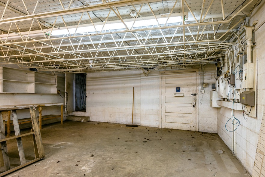 More Photos Of 411 W Main St, Waynesboro Restaurant For Sale