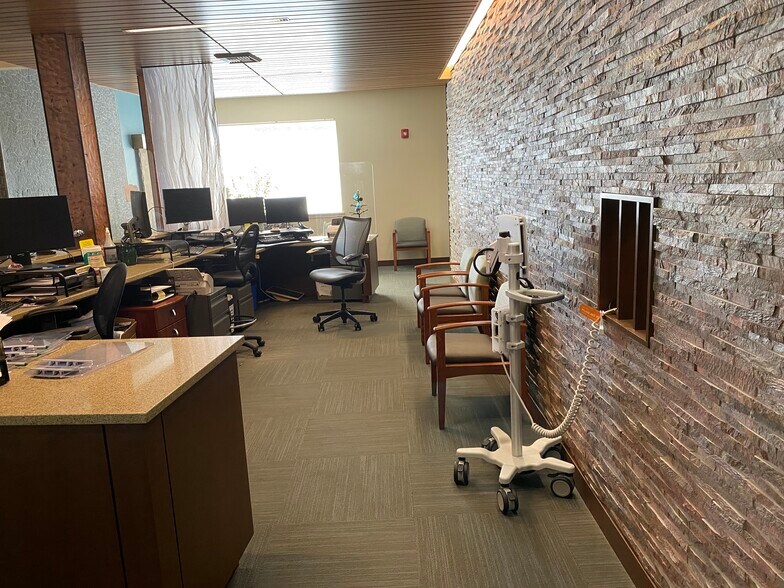 More Photos Of 700 M St NE, Auburn Medical For Sale