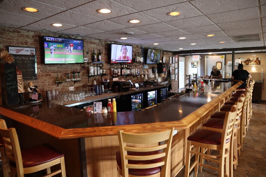 More Photos Of 89 E Grand Ave, Fox Lake Restaurant For Sale