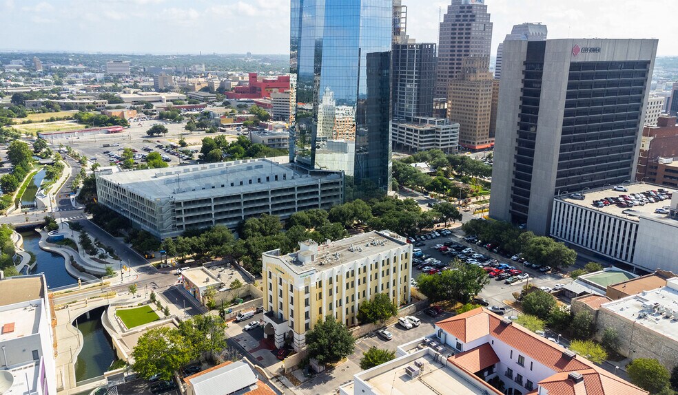 Primary Photo Of 120 Camaron St, San Antonio Hotel For Sale