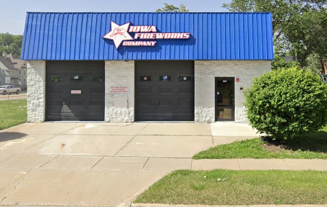 Primary Photo Of 1508 5th Ave S, Fort Dodge Auto Repair For Lease