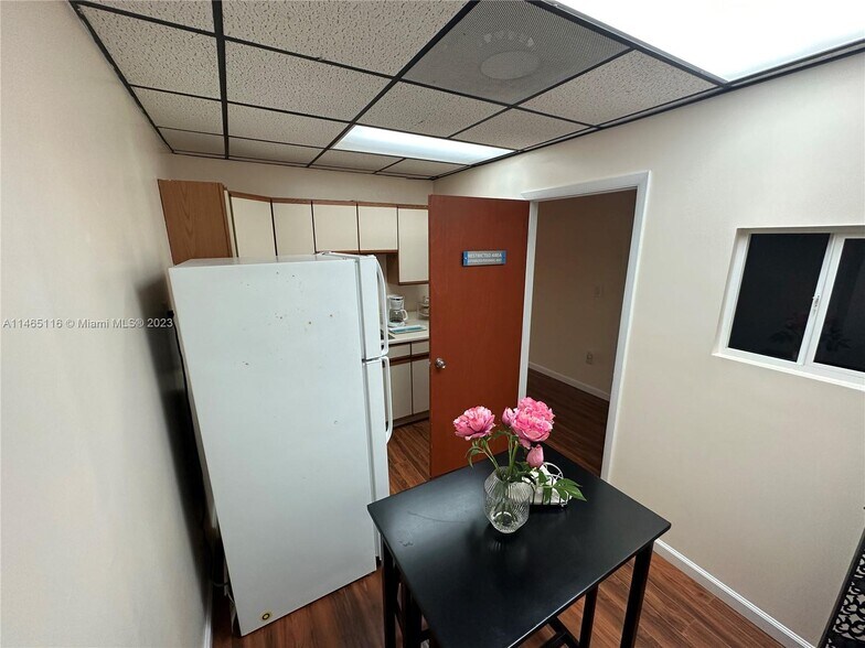 More Photos Of 6187 NW 167th St, Miami Lakes Office For Sale