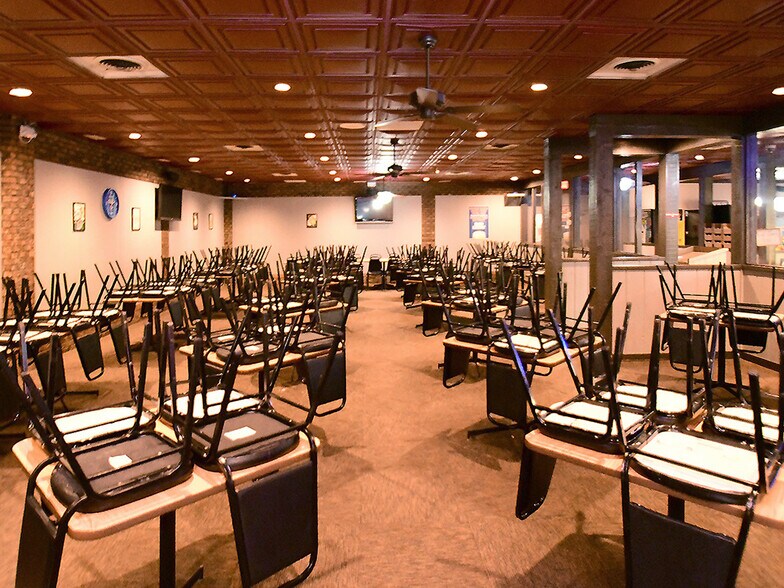 More Photos Of 7880-7890 L St, Omaha Auto Dealership For Sale