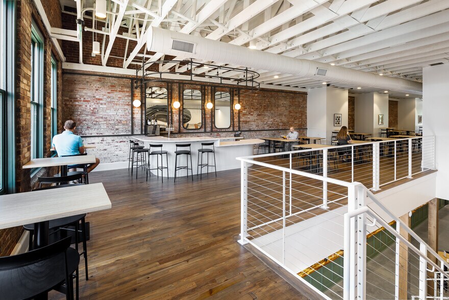 More Photos Of 215 Trade St, Greer Storefront Retail Office For Lease