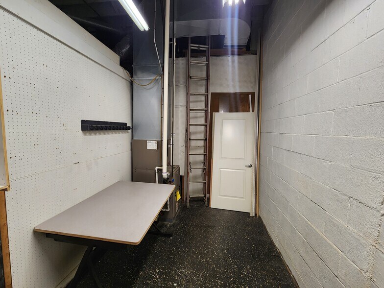 More Photos Of 4105 12 Mile Rd, Berkley Storefront For Sale