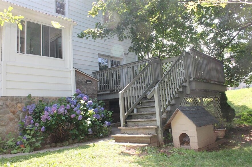 More Photos Of 26 Edgewood Pl, Meriden Office For Sale