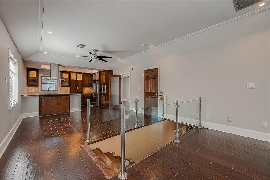 More Photos Of 446 Heights Blvd, Houston Office Residential For Sale
