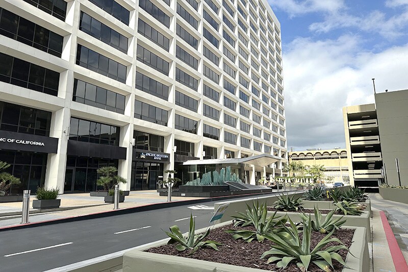 More Photos Of 1880 Century Park E, Los Angeles Office For Lease