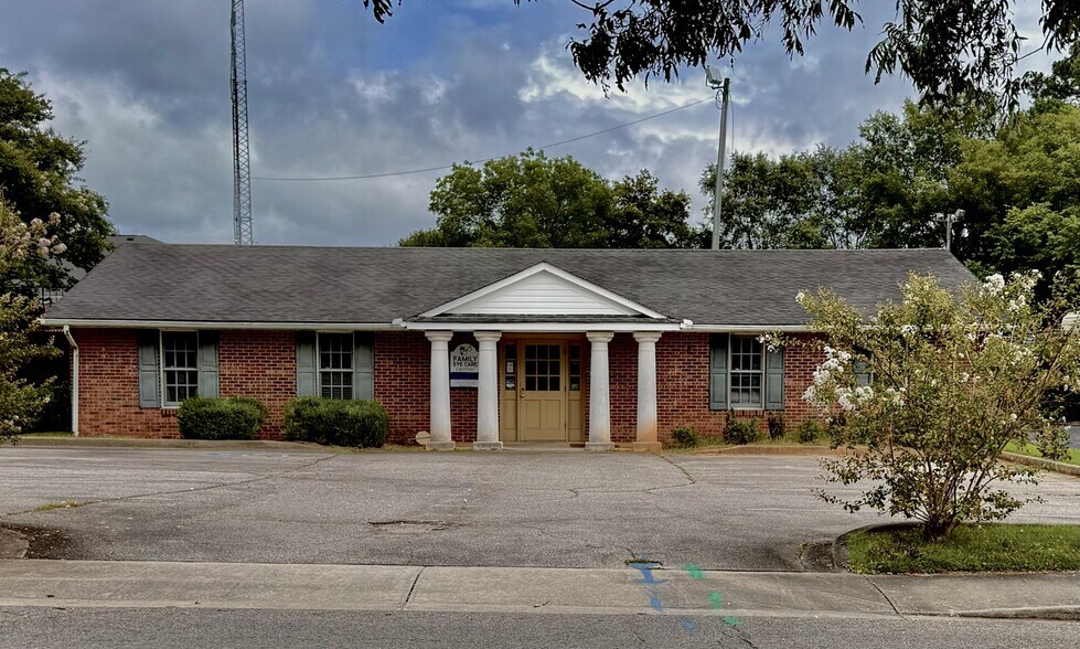 Primary Photo Of 321 Bacon St, Edgefield Medical For Sale